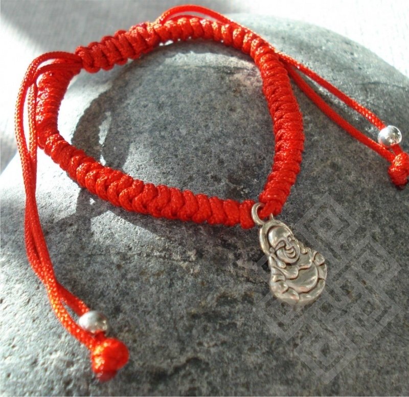 Krachtig armbandje met Boeddha hangertje (Rood)
