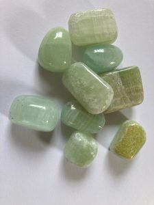 Trommelstenen Groene Calciet (ca. 15 gr.)