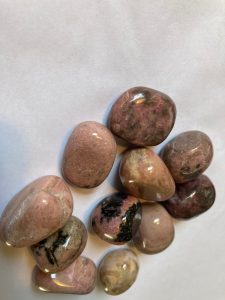 Trommelstenen Rhodoniet (ca. 15 gr.) - Afbeelding 2